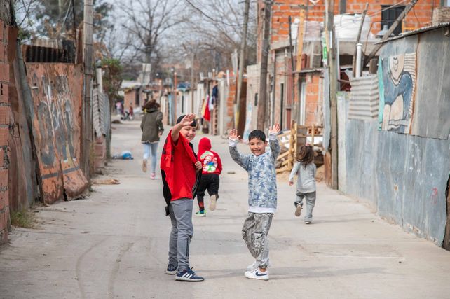 El barrio se extiende a partir del cruce de las avenidas Presidente Perón y 27 de Febrero y comenzó a conformarse en los comienzos de la década del 70.