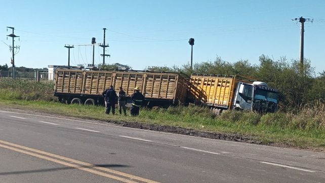 Un choque entre un automóvil y un camión provocó la muerte de tres personas en la ruta 127