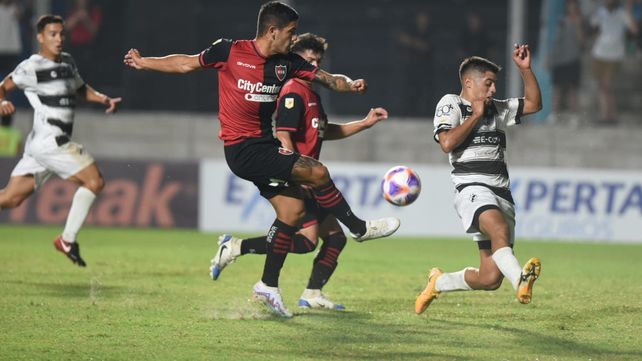 Newells fue una decepción y Claypole lo eliminó de la Copa Argentina