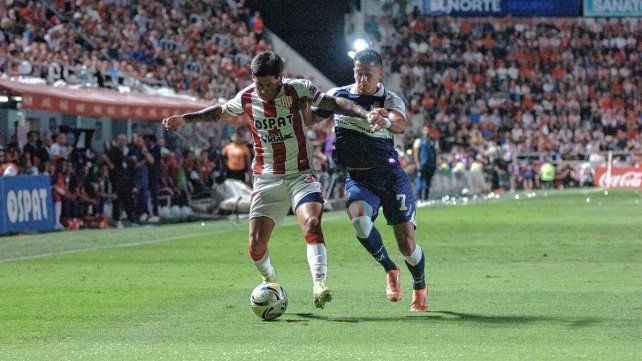 Lautaro Vargas sufrió un esguince de rodilla y será sometido a estudios.