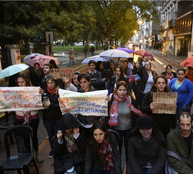 Los estudiantes del Olga Cossettini reclaman mejores condiciones edilicias.