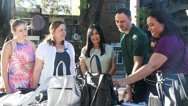 Más de 100 emprendimientos de distintos rubros productivos y gastronómicos de la provincia participaron de la Feria Navideña en plaza Carbó