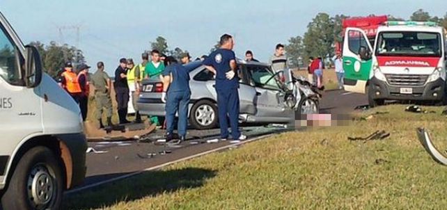 Penoso. La violenta colisión involucró a un Renault Laguna y un Peugeot 308.