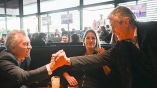 Ricardo Schlieper, junto a Mauricio Macri y Carolina Losada, en tiempo de campaña proselitista.