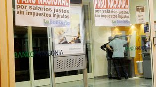 Comenzó el paro de los bancarios y habrá problemas en algunos cajeros