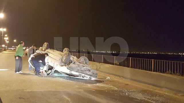 Dos santafesinos sufrieron un accidente y vuelco sobre la ruta 168