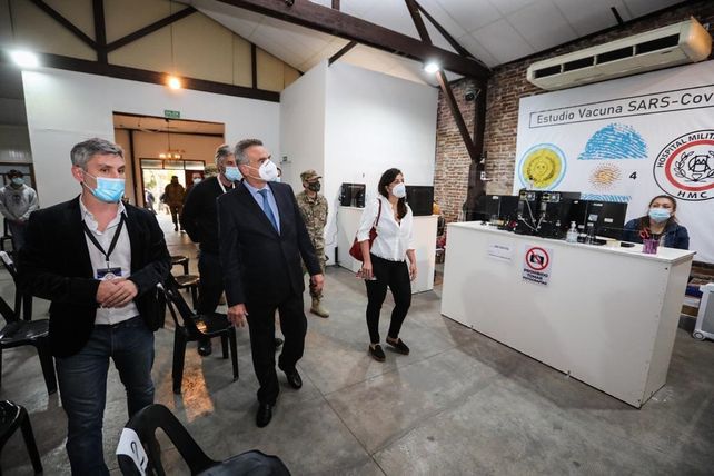 El ministro Rossi en la recorrida de ayer.
