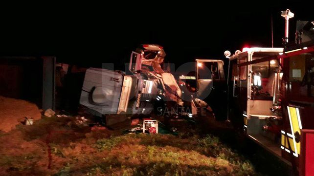 Impactante choque de camiones en la autopista a Santa Fe-Rosario