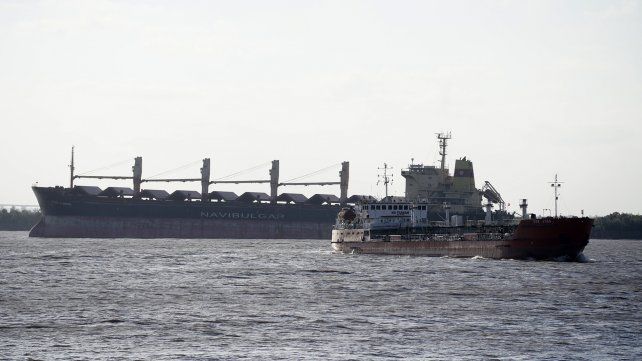 La navegabilidad se dificulta con la bajante. Foto Héctor Rio.