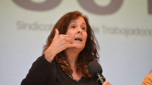 La investigadora invita a pensar cómo democratizar los procesos de enseñanza y aprendizaje.