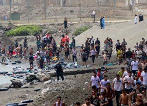 España: Ceuta pide cerrar la frontera por la llegada masiva de migrantes de Marruecos