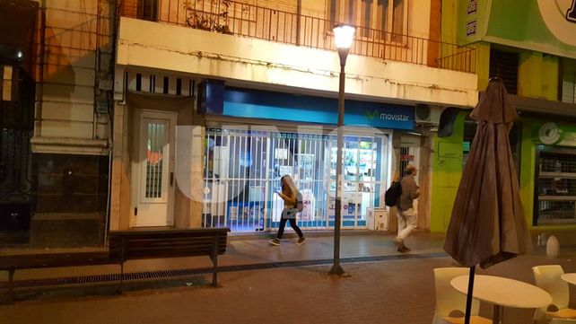 Rastreo. Pesquisas de la Policía de Investigaciones están detrás de la pista del delincuente por el registro de las cámaras de vigilancia. Rastreo. Pesquisas de la Policía de Investigaciones están detrás de la pista del delincuente por el registro de las cámaras de vigilancia.