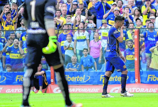 Olor a castigo. Teo se retira de la cancha haciendo gestos. El juez informó incitación a&nbsp;la violencia.