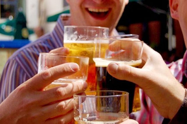 La cerveza excita el cerebro de los hombres