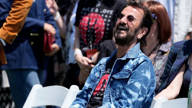 “Las dos cosas que son nuevas son el bajo de Paul y yo en la batería