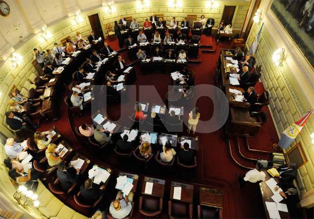 Nueva composición. En la primera sesión extraordinaria el oficialismo hizo valer su mayoría / Foto: José Busiemi - Uno Santa Fe