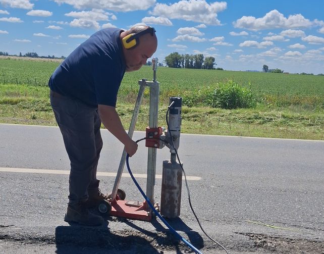 Analizan el estado del asfalto de varios puntos de la ruta nacional 7 en el distrito de Rufino