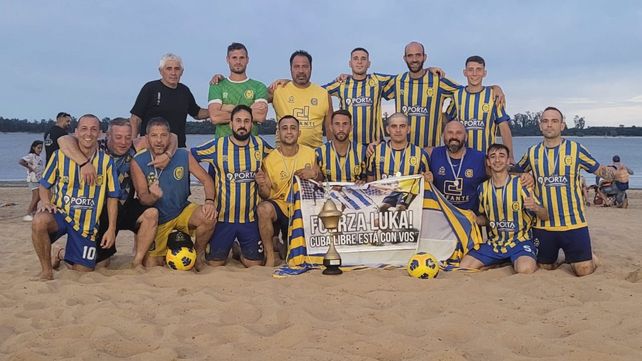 Los canallas que se alzaron con la copa binación en Paysandú. Rosario Central hizo pata ancha en Uruguay