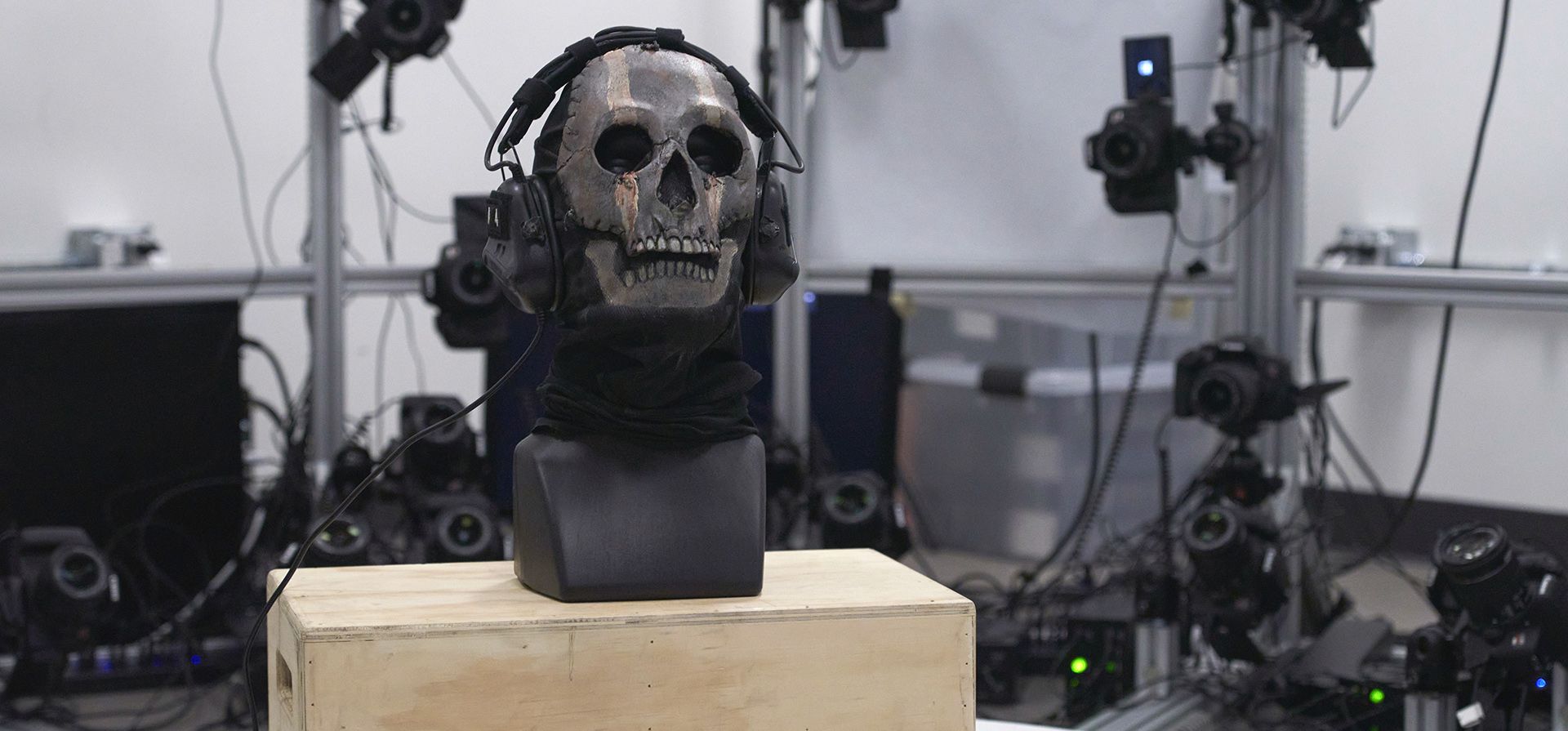 Una máscara fantasma está mapeada en una sala de fotogrametría para la serie de videojuegos Call of Duty, en Activision Blizzard, Infinity Ward Division, en Woodland Hills, California. Call of Duty ha sido uno de los mejores videojuegos vendido durante más de una década, y está en el centro de la lucha antimonopolio en desarrollo sobre si Microsoft podrá adquirir Activision Blizzard.