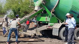 Comenzó el reemplazo de ranchos por casas de material en barrio La Loma