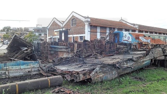 Paraná: los vagones del ferrocarril, reducidos a pedazos