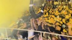 L-Gante se atrevió al stage diving en el show que ofreció este viernes a la madrugad en Villa Constitución. L-Gante se atrevió al stage diving en el show que ofreció este viernes a la madrugad en Villa Constitución.
