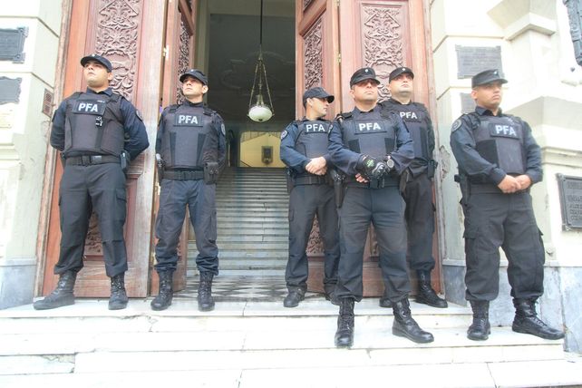 Medida clave. En el allanamiento a la Municipalidad secuestraron dos camionetas con documentación.