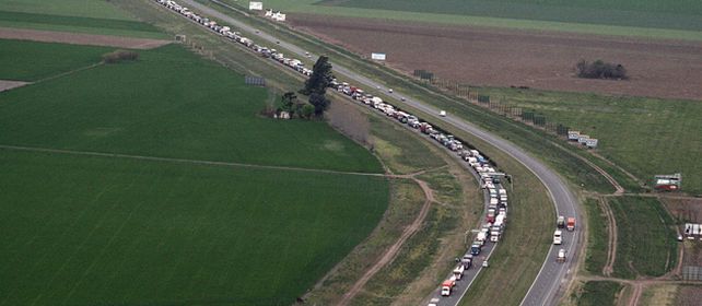 Por el tramo de la autopista elegido para construir un tercer carril circulan a diario unos 24.300 vehículos.