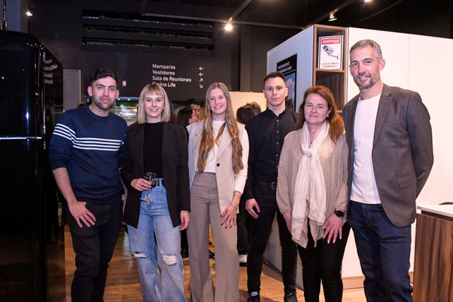 Facundo Russo, Sofia Puccini, Candela Brito, Juan Manuel Reuniso, Paula Baietti e Ignacio Le Bas Facundo Russo, Sofia Puccini, Candela Brito, Juan Manuel Reuniso, Paula Baietti e Ignacio Le Bas