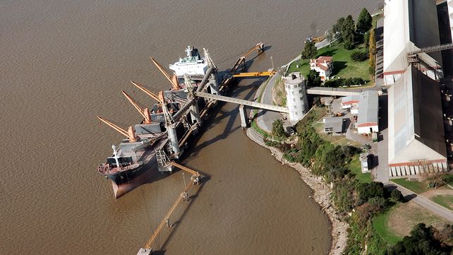 Toma aérea de la Terminal 6 del Puerto de Rosario