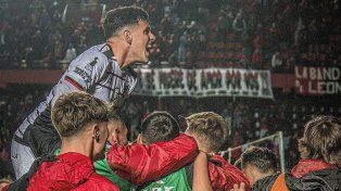 Alan Forneris se despidió de los hinchas de Colón.
