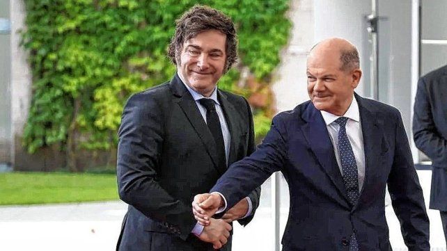 Javier Milei junto a Olaf Scholz