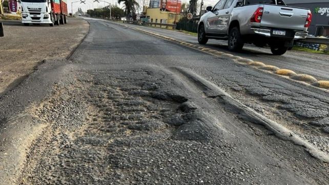 La ruta nacional 33 en su paso por la provincia de Santa Fe es un ejemplo de los corredores viales que están en pésimo estado. 