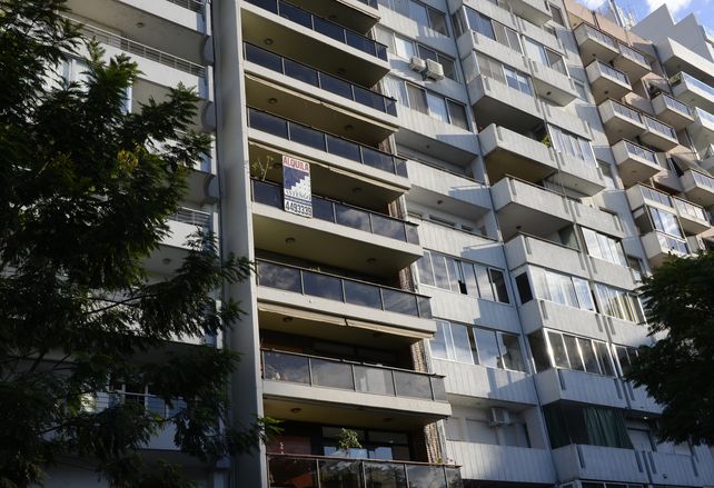 impacto. En Rosario casi 70 mil viviendas están desocupadas y existe la misma cantidad de familias sin techo propio. (Silvina Salinas / La Capital)