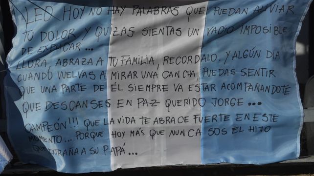 Fotogalería de La Capital: el homenaje de Rosario a Jorge Messi en La Bajada