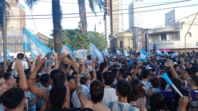 Argentina jugará la final de la Copa Mundial y despertó la euforia de los santafesinos