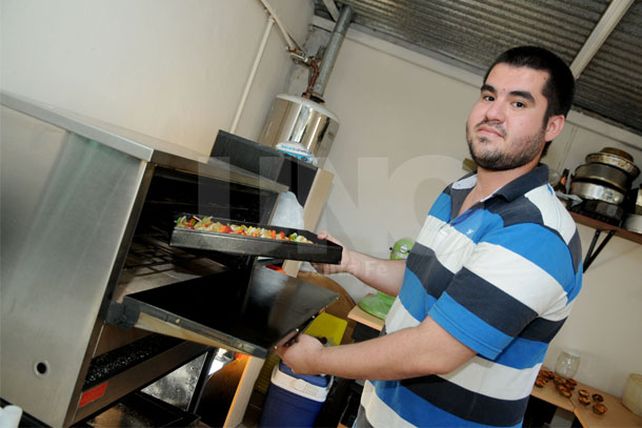 Empezó a hacer mesas dulces, creció y ahora organiza eventos