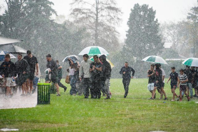 La lluvia irrumpió en Fisherton con fiereza. Tormenta eléctrica y granizo se hicieron presente y el partido entre Jockey Club y La Tablada fue suspendido cuando arrancaba el segundo tiempo.
