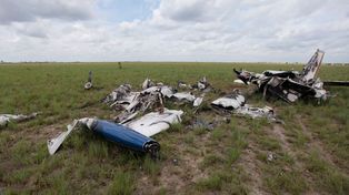 Dos personas murieron al caer una avioneta que ingresó de modo ilegal al país
