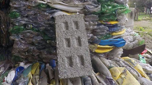 Suma de Voluntades promueve la construcción con ecoladrillos en Paraná