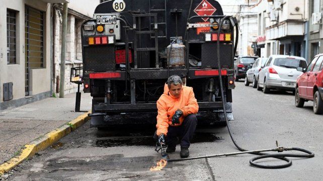 Trabajos de bacheo en la ciudad de Santa Fe