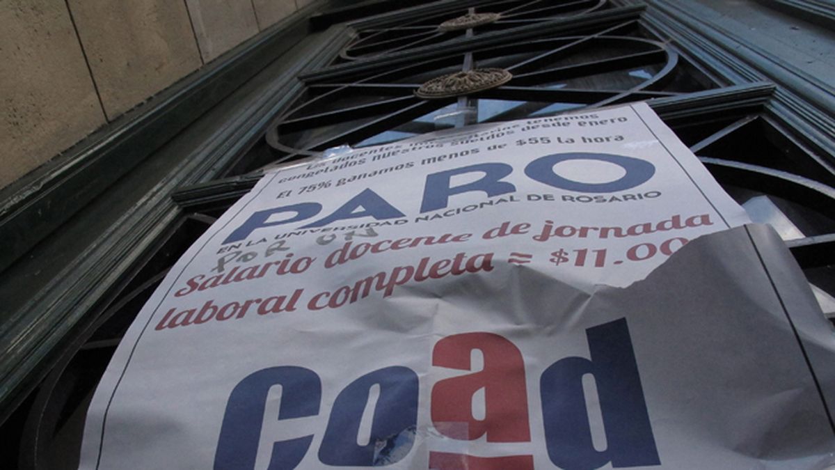 Los docentes de la UNR definen un paro para reabrir la discusión salarial