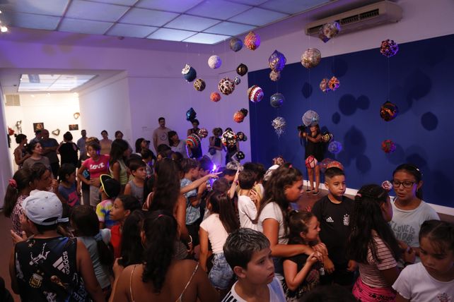 Una noche en el museo: cincuenta chicos de la zona noroeste tuvieron una colonia aventura
