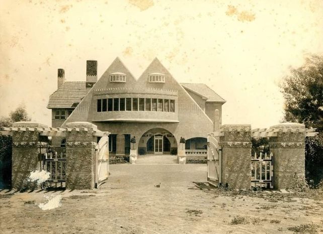 Año 1900, los albores del siglo XX. Así lucía el frente del club house de la por entonces Granza Lejarza o Granja Nenucho. 