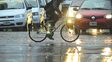 Un ciclista transitando la lluvia de primavera en Paraná. Archivo 22/10/2018. Un ciclista transitando la lluvia de primavera en Paraná. Archivo 22/10/2018.