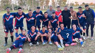 Asociación Rosarina de Fútbol: El tricolor dirigido por Jorge Landriel le ganó a Sarmiento 2-0, llegó a la cima en la Primera C y la comparte junto a 14 de Junio.