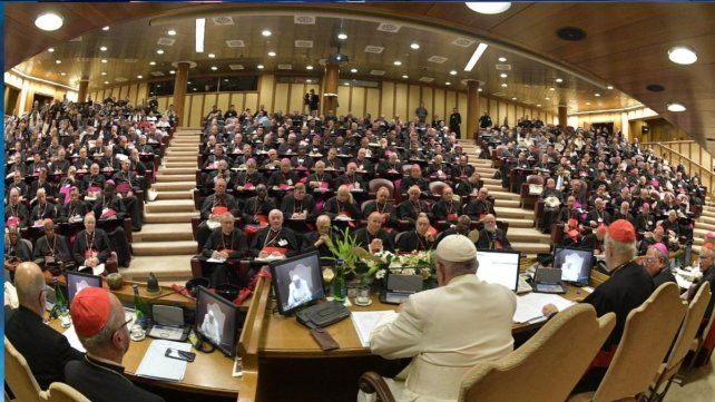 Obispos de todo el mundo se encontrarán para dialogar reformas para modernizar la iglesia católica. El sínodo tendrá por primera vez la participación de mujeres