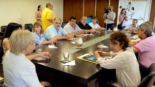 Los gremios docentes pidieron abrir la discusión salarial con tiempo