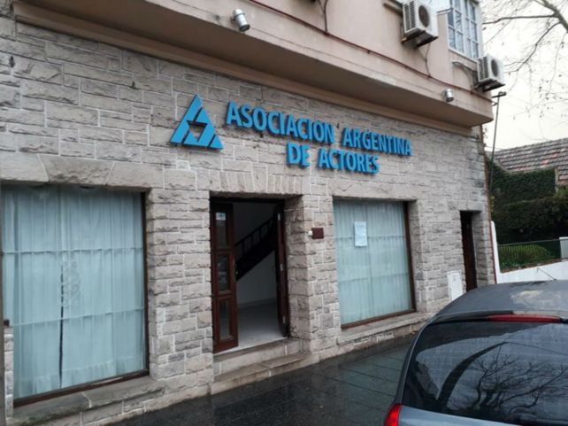 El hotel fue siniestrado por un grupo de delincuentes.