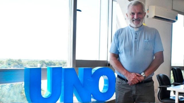 El Padre Axel visitó la redacción de UNO para compartir su reflexión navideña